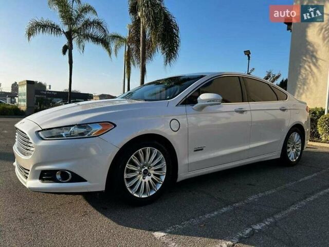 Белый Форд Фьюжн, объемом двигателя 2 л и пробегом 188 тыс. км за 2900 $, фото 2 на Automoto.ua
