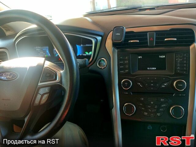 Форд Фьюжн 2016 в Киеве на Automoto.ua Белый Форд Фьюжн, объемом двигателя 2 л и пробегом 172 тыс. км за 13200 $, фото 11 на Automoto.ua