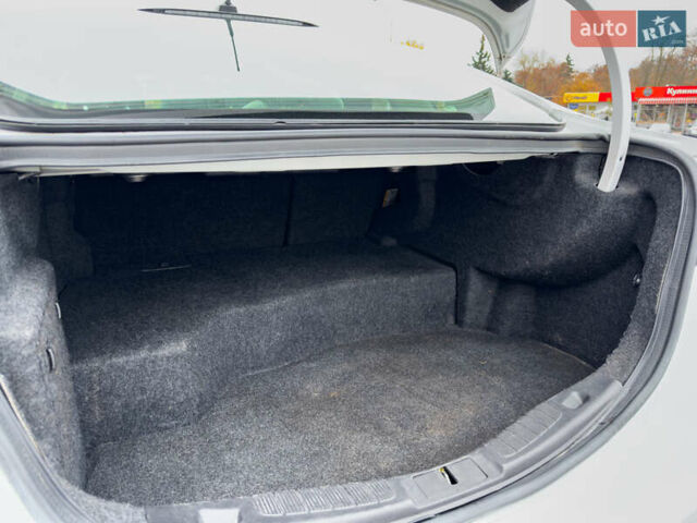 Белый Форд Фьюжн, объемом двигателя 2 л и пробегом 194 тыс. км за 13500 $, фото 34 на Automoto.ua