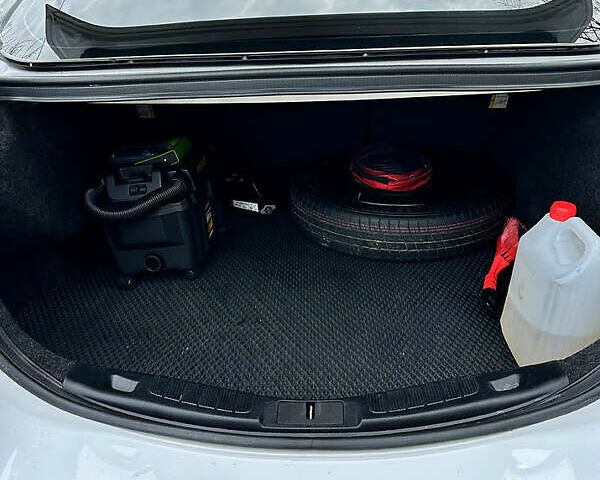 Белый Форд Фьюжн, объемом двигателя 2.49 л и пробегом 95 тыс. км за 12000 $, фото 8 на Automoto.ua