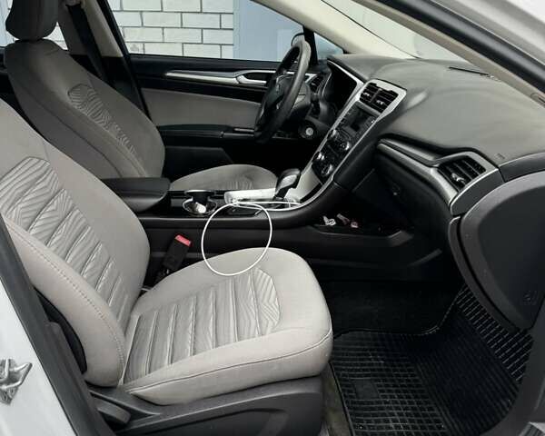 Белый Форд Фьюжн, объемом двигателя 2.4 л и пробегом 190 тыс. км за 10500 $, фото 1 на Automoto.ua