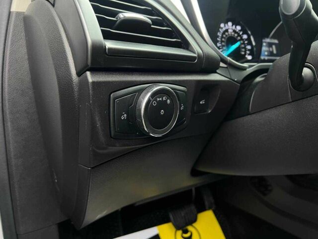 Білий Форд Фьюжен, об'ємом двигуна 2.5 л та пробігом 151 тис. км за 11200 $, фото 16 на Automoto.ua