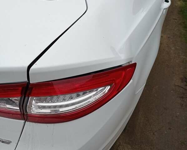 Білий Форд Фьюжен, об'ємом двигуна 2.49 л та пробігом 167 тис. км за 10900 $, фото 5 на Automoto.ua