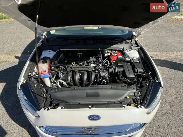 Белый Форд Фьюжн, объемом двигателя 2.5 л и пробегом 42 тыс. км за 12999 $, фото 22 на Automoto.ua