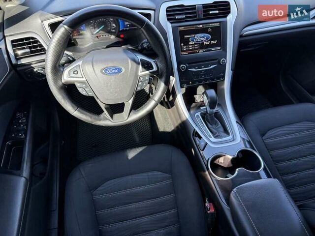 Белый Форд Фьюжн, объемом двигателя 2.49 л и пробегом 250 тыс. км за 8800 $, фото 5 на Automoto.ua