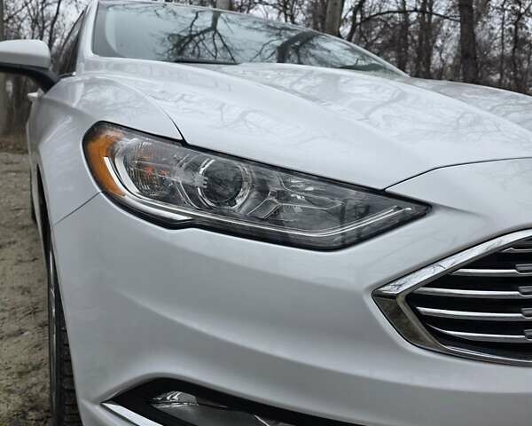 Білий Форд Фьюжен, об'ємом двигуна 2.49 л та пробігом 65 тис. км за 15500 $, фото 12 на Automoto.ua