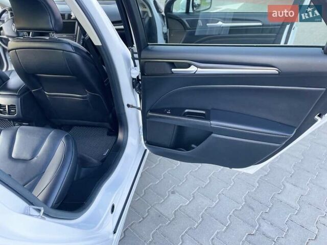 Белый Форд Фьюжн, объемом двигателя 2 л и пробегом 153 тыс. км за 13399 $, фото 61 на Automoto.ua