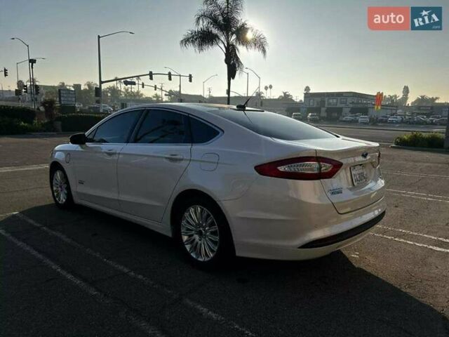 Белый Форд Фьюжн, объемом двигателя 2 л и пробегом 188 тыс. км за 2900 $, фото 7 на Automoto.ua