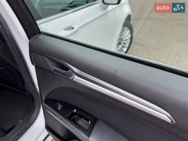 Белый Форд Фьюжн, объемом двигателя 2 л и пробегом 194 тыс. км за 13500 $, фото 25 на Automoto.ua