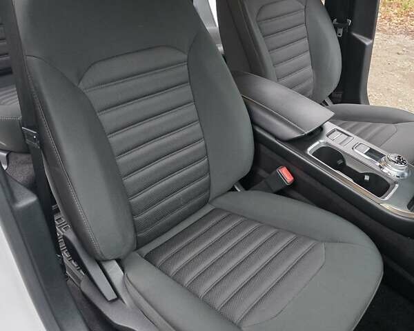 Білий Форд Фьюжен, об'ємом двигуна 2.49 л та пробігом 65 тис. км за 15500 $, фото 18 на Automoto.ua