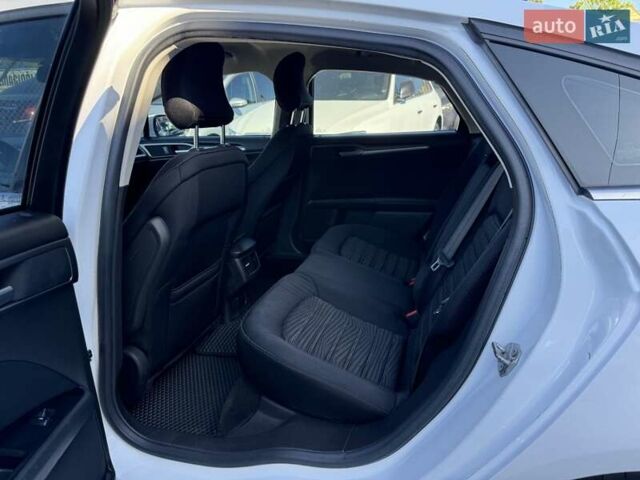 Белый Форд Фьюжн, объемом двигателя 2.49 л и пробегом 250 тыс. км за 8800 $, фото 1 на Automoto.ua