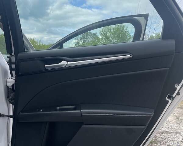 Белый Форд Фьюжн, объемом двигателя 2 л и пробегом 233 тыс. км за 12500 $, фото 24 на Automoto.ua