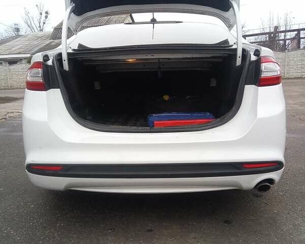 Білий Форд Фьюжен, об'ємом двигуна 2.5 л та пробігом 230 тис. км за 10300 $, фото 1 на Automoto.ua