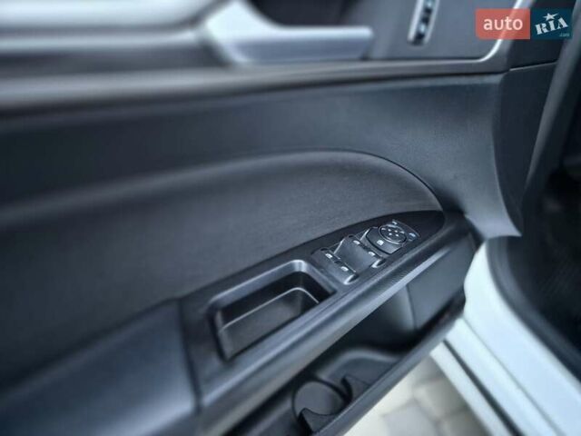 Белый Форд Фьюжн, объемом двигателя 2.49 л и пробегом 204 тыс. км за 12999 $, фото 17 на Automoto.ua