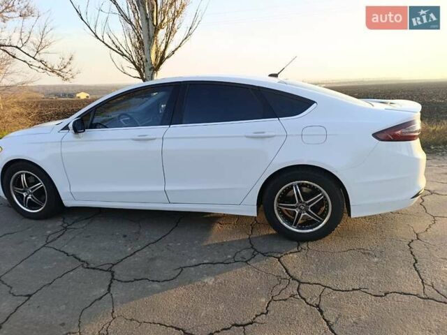 Белый Форд Фьюжн, объемом двигателя 1.5 л и пробегом 182 тыс. км за 9800 $, фото 3 на Automoto.ua