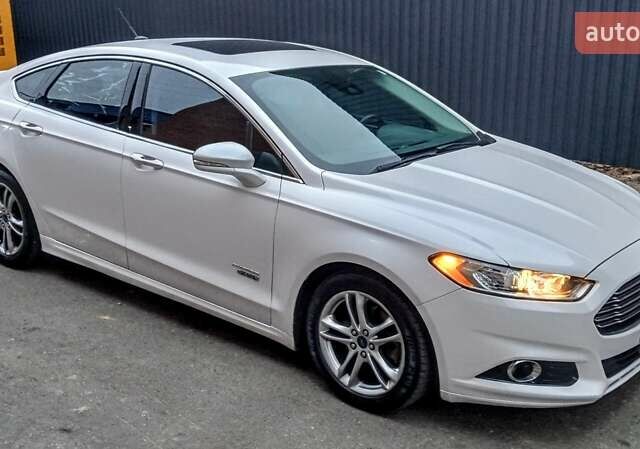 Белый Форд Фьюжн, объемом двигателя 2.5 л и пробегом 176 тыс. км за 13920 $, фото 1 на Automoto.ua