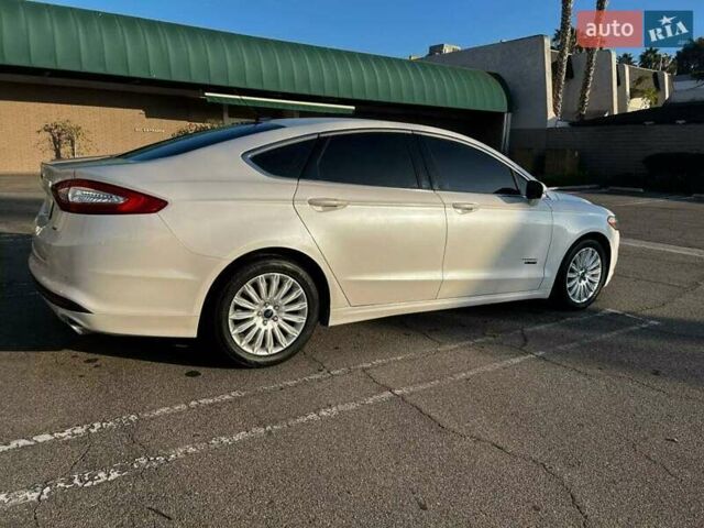 Белый Форд Фьюжн, объемом двигателя 2 л и пробегом 188 тыс. км за 2900 $, фото 11 на Automoto.ua