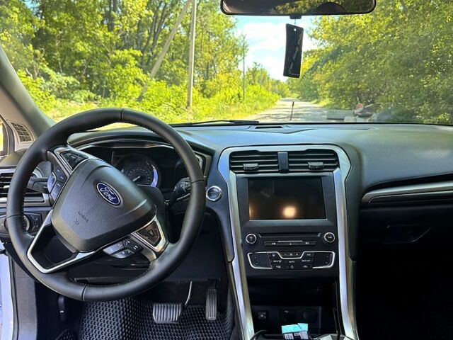 Белый Форд Фьюжн, объемом двигателя 2.5 л и пробегом 190 тыс. км за 12500 $, фото 5 на Automoto.ua