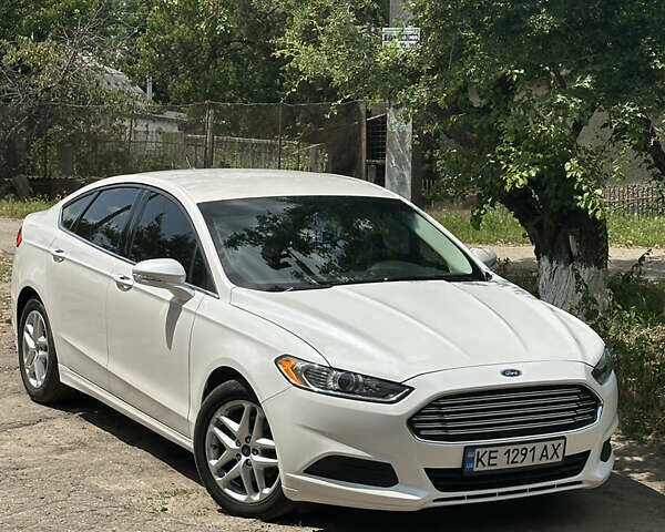 Белый Форд Фьюжн, объемом двигателя 2.5 л и пробегом 116 тыс. км за 11500 $, фото 5 на Automoto.ua