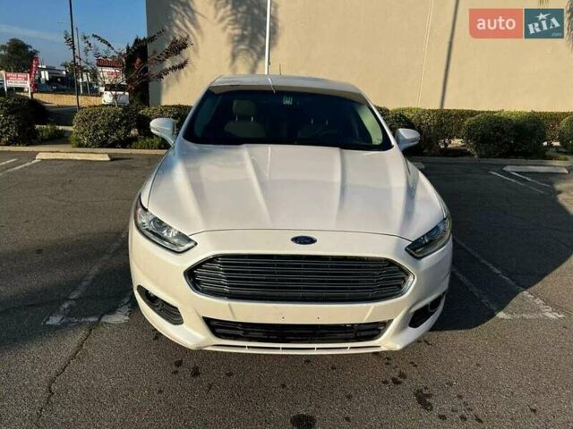 Белый Форд Фьюжн, объемом двигателя 2 л и пробегом 188 тыс. км за 2900 $, фото 14 на Automoto.ua
