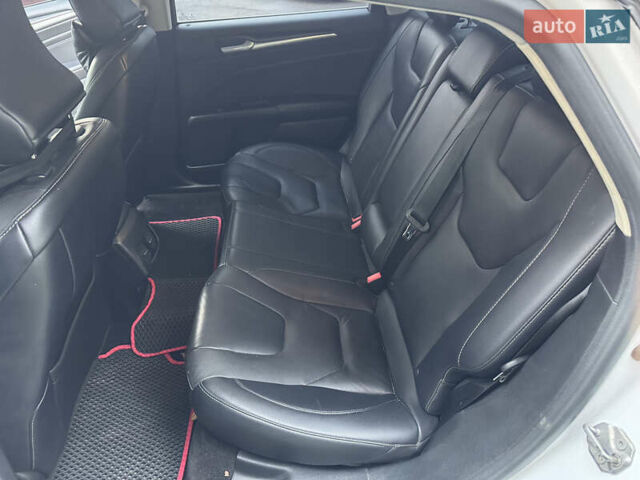 Білий Форд Фьюжен, об'ємом двигуна 2 л та пробігом 236 тис. км за 12999 $, фото 12 на Automoto.ua