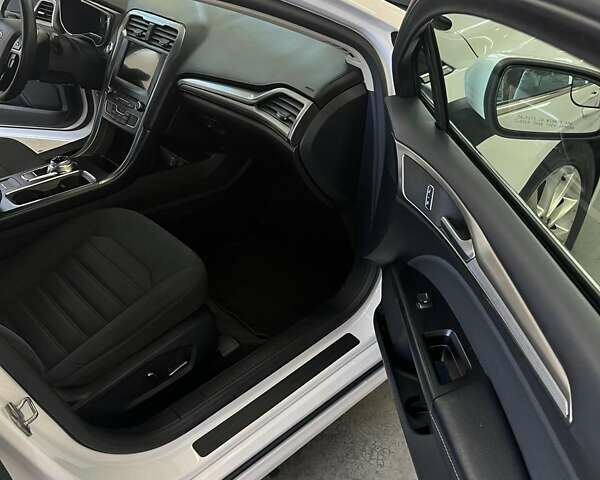 Белый Форд Фьюжн, объемом двигателя 2.49 л и пробегом 153 тыс. км за 11200 $, фото 10 на Automoto.ua