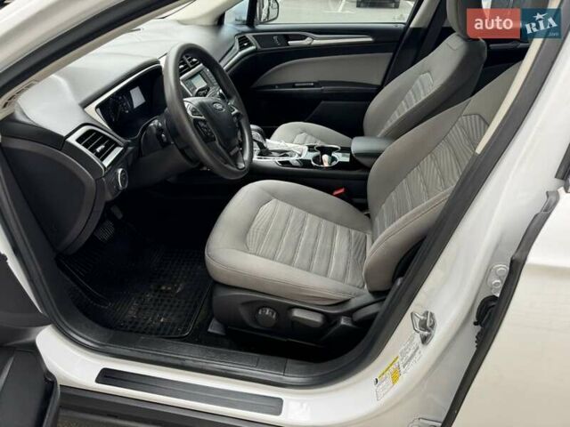 Белый Форд Фьюжн, объемом двигателя 2.4 л и пробегом 190 тыс. км за 10500 $, фото 4 на Automoto.ua