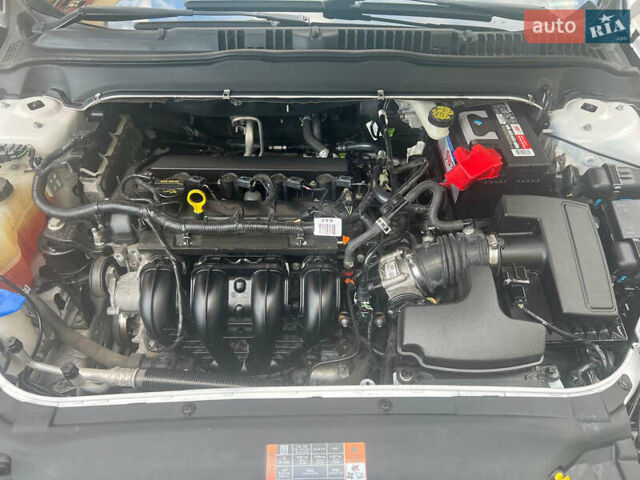 Белый Форд Фьюжн, объемом двигателя 2.5 л и пробегом 116 тыс. км за 11500 $, фото 4 на Automoto.ua