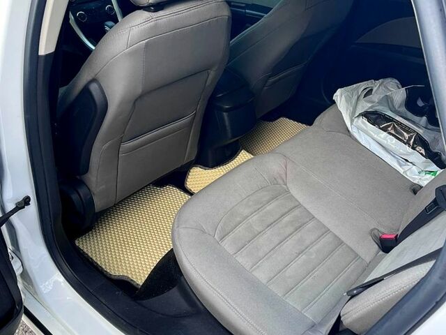 Белый Форд Фьюжн, объемом двигателя 2.5 л и пробегом 192 тыс. км за 12000 $, фото 10 на Automoto.ua