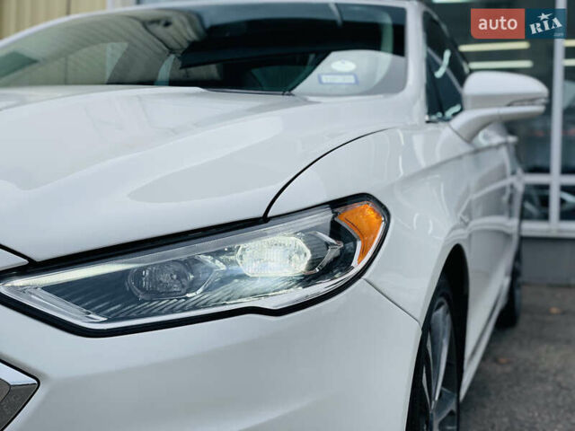 Белый Форд Фьюжн, объемом двигателя 2 л и пробегом 141 тыс. км за 12500 $, фото 10 на Automoto.ua