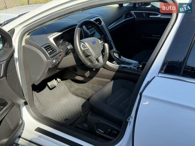 Белый Форд Фьюжн, объемом двигателя 2.49 л и пробегом 250 тыс. км за 8800 $, фото 11 на Automoto.ua