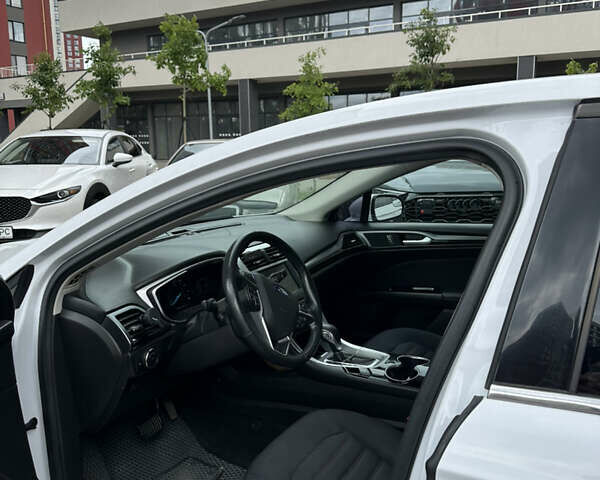 Белый Форд Фьюжн, объемом двигателя 2.49 л и пробегом 206 тыс. км за 10500 $, фото 6 на Automoto.ua