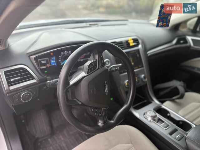 Білий Форд Фьюжен, об'ємом двигуна 2.49 л та пробігом 190 тис. км за 12500 $, фото 5 на Automoto.ua