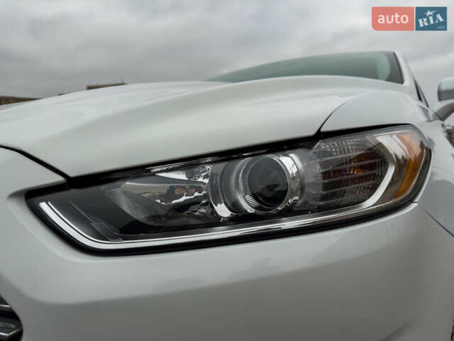 Белый Форд Фьюжн, объемом двигателя 2 л и пробегом 194 тыс. км за 13500 $, фото 5 на Automoto.ua