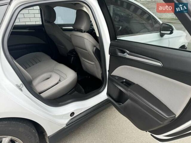 Белый Форд Фьюжн, объемом двигателя 2.4 л и пробегом 190 тыс. км за 10500 $, фото 3 на Automoto.ua