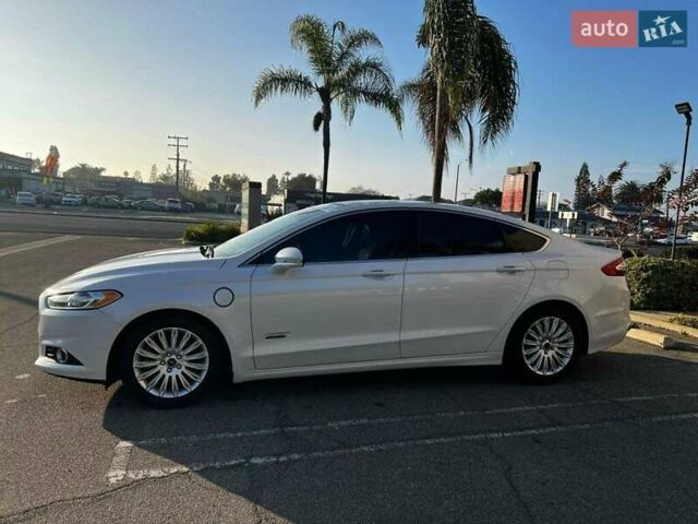 Белый Форд Фьюжн, объемом двигателя 2 л и пробегом 188 тыс. км за 2900 $, фото 6 на Automoto.ua