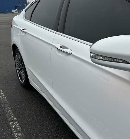 Білий Форд Фьюжен, об'ємом двигуна 2 л та пробігом 126 тис. км за 12000 $, фото 32 на Automoto.ua