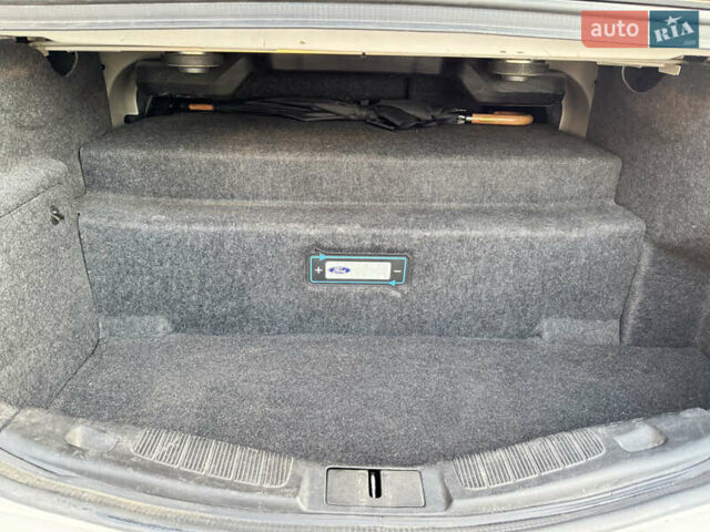 Белый Форд Фьюжн, объемом двигателя 2 л и пробегом 179 тыс. км за 18499 $, фото 26 на Automoto.ua