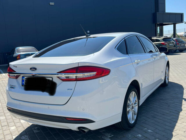 Білий Форд Фьюжен, об'ємом двигуна 2 л та пробігом 105 тис. км за 16500 $, фото 2 на Automoto.ua