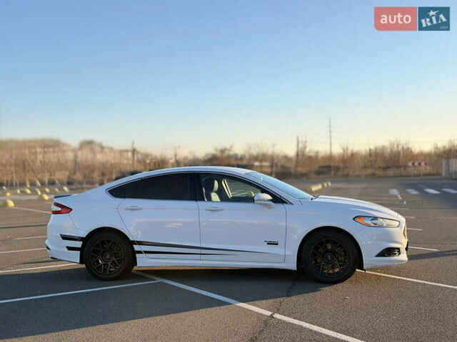 Белый Форд Фьюжн, объемом двигателя 2 л и пробегом 164 тыс. км за 13500 $, фото 3 на Automoto.ua