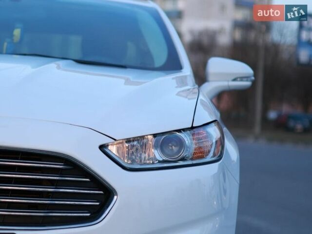 Белый Форд Фьюжн, объемом двигателя 2.49 л и пробегом 125 тыс. км за 13500 $, фото 15 на Automoto.ua