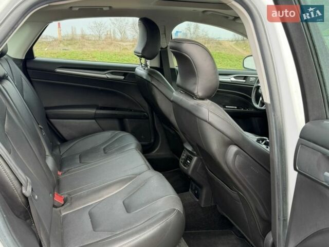 Белый Форд Фьюжн, объемом двигателя 2 л и пробегом 206 тыс. км за 12200 $, фото 10 на Automoto.ua
