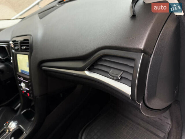 Белый Форд Фьюжн, объемом двигателя 2 л и пробегом 85 тыс. км за 10700 $, фото 39 на Automoto.ua