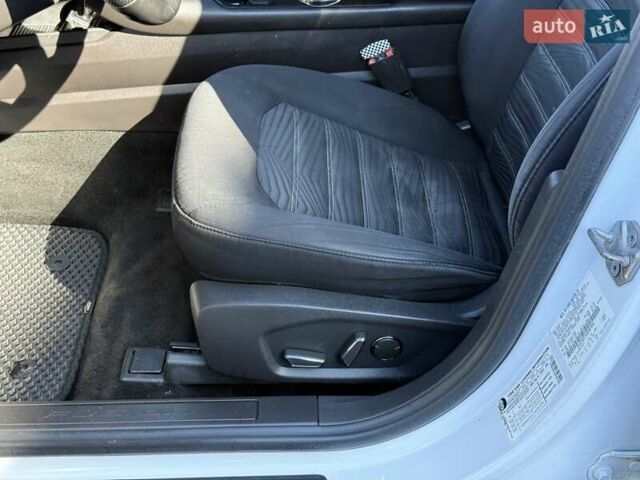 Білий Форд Фьюжен, об'ємом двигуна 2.49 л та пробігом 250 тис. км за 8800 $, фото 15 на Automoto.ua