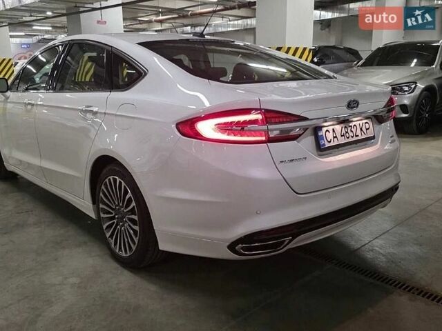 Белый Форд Фьюжн, объемом двигателя 2 л и пробегом 190 тыс. км за 12000 $, фото 3 на Automoto.ua