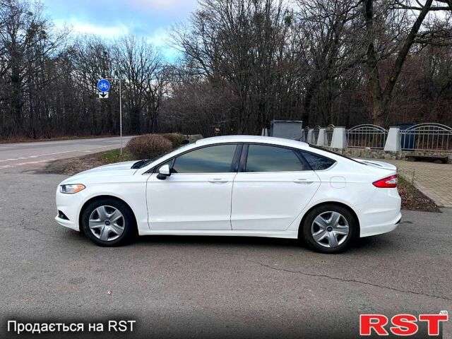 Белый Форд Фьюжн, объемом двигателя 2.5 л и пробегом 192 тыс. км за 12000 $, фото 2 на Automoto.ua