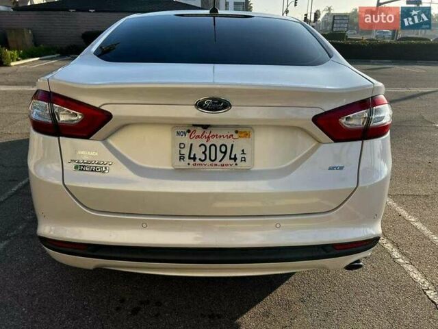 Белый Форд Фьюжн, объемом двигателя 2 л и пробегом 188 тыс. км за 2900 $, фото 8 на Automoto.ua