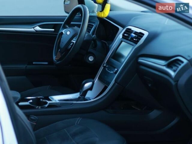 Белый Форд Фьюжн, объемом двигателя 2.49 л и пробегом 125 тыс. км за 13500 $, фото 30 на Automoto.ua