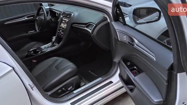 Белый Форд Фьюжн, объемом двигателя 2.5 л и пробегом 176 тыс. км за 13920 $, фото 7 на Automoto.ua