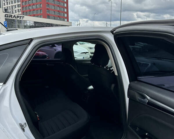 Белый Форд Фьюжн, объемом двигателя 2.49 л и пробегом 206 тыс. км за 10500 $, фото 8 на Automoto.ua